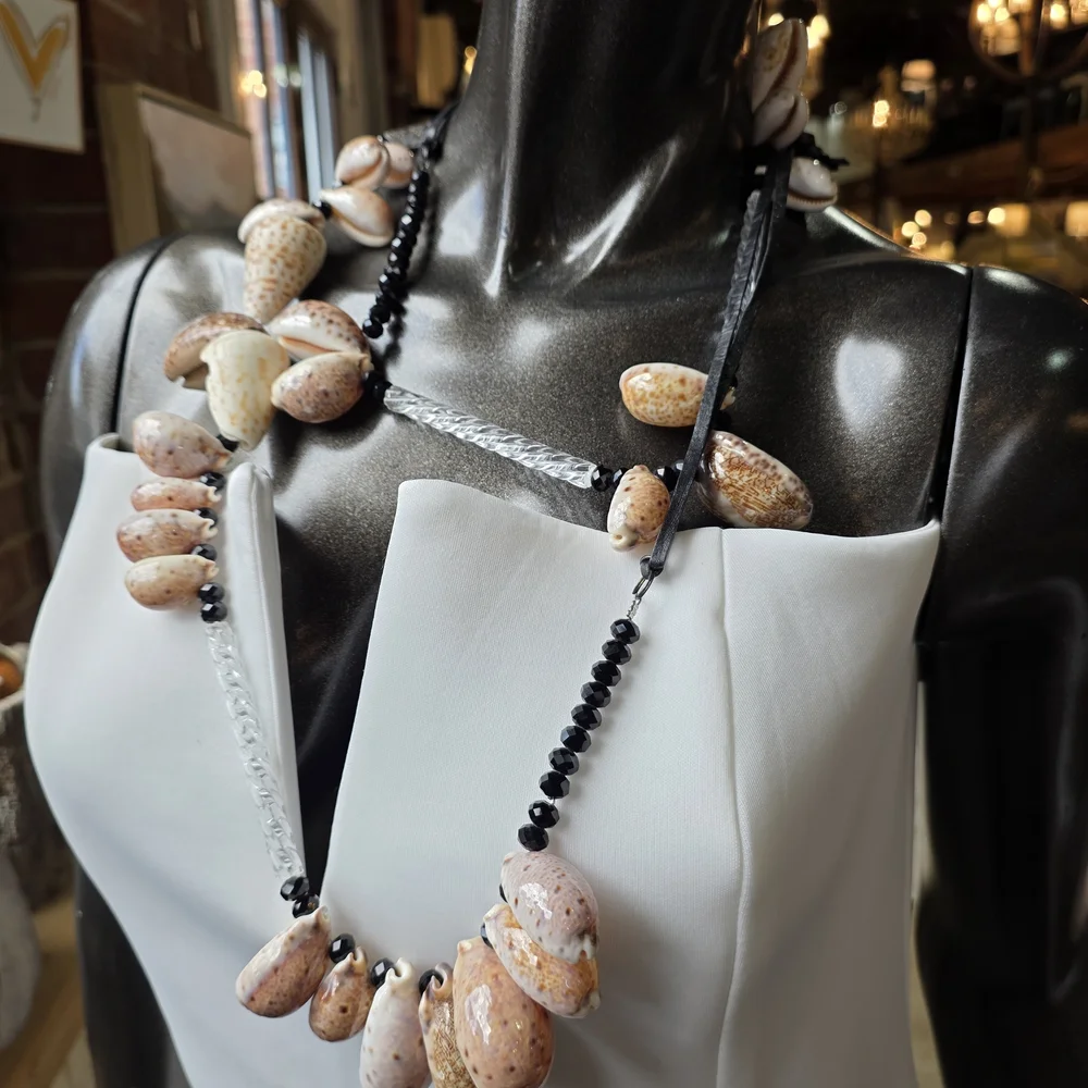 ✨Vintage Cowrie Shell, Crystals, Acrylic Spirals Statement Necklace W/ Leather✨️ - Picture 3 of 15